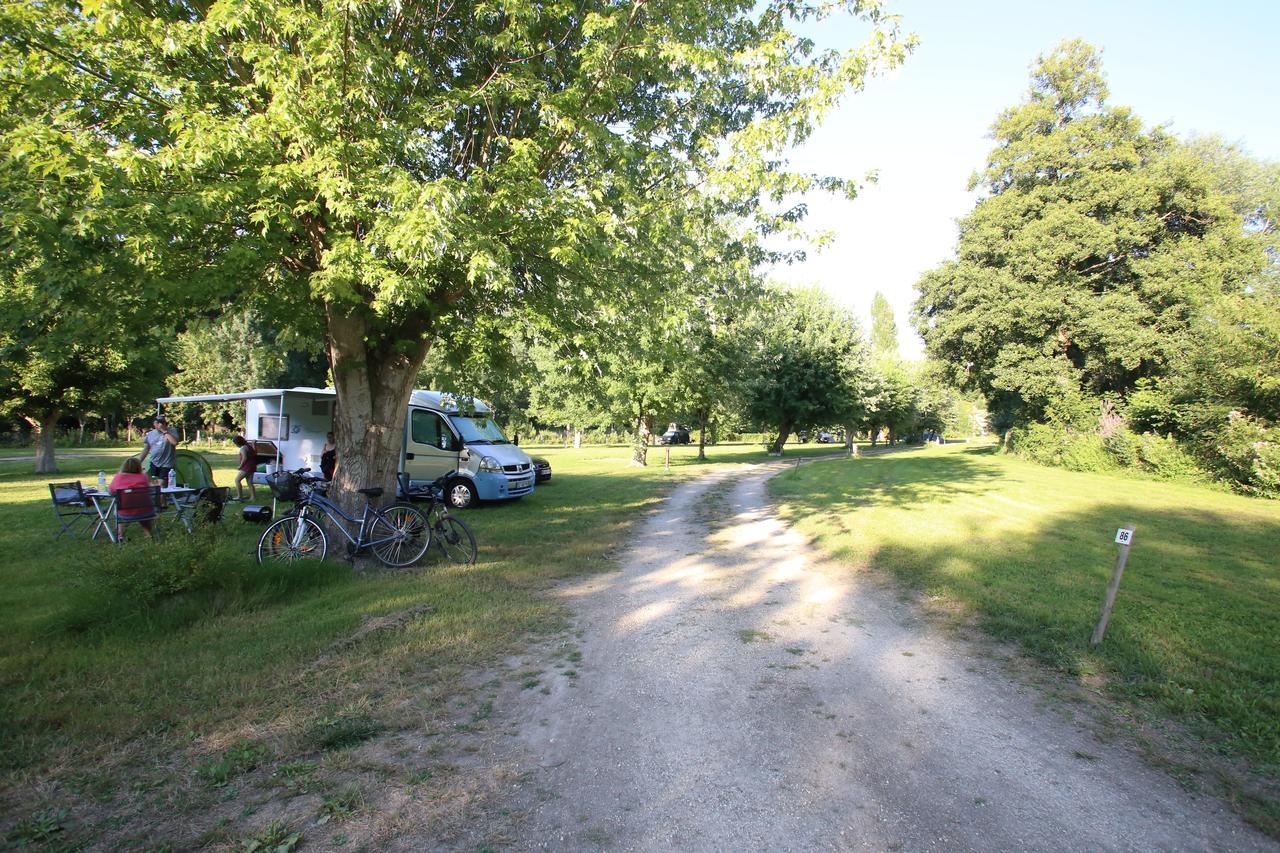Camping L'Ilot Du Chail Sansais Εξωτερικό φωτογραφία